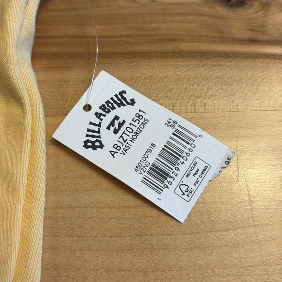 Billabong tshirt - Picture 3 of 4